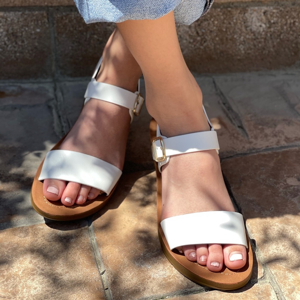 White strappy sandal *FIRM*